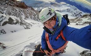 Тело альпинистки обнаружено, но приблизиться к нему пока не могут