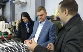 Вице-губернатору показали обновленное полиграфическое производство