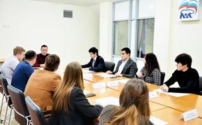 Депутат ЗСК Виктор Тепляков обсудил ряд мероприятий для молодёжи Сочи с активом 