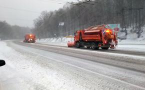 На Ангарском перевале снег идет, машины стоят