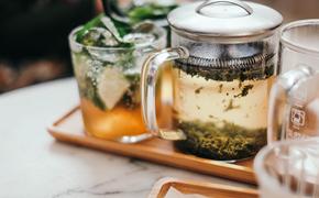Гастроэнтеролог Якушев: Травяные чаи из ромашки и мяты полезны для организма