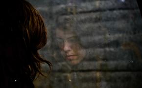Девушка выпрыгнула из окна, защищаясь от насильника в Петербурге