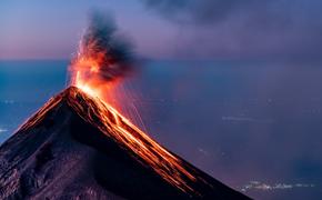 На юге Исландии началось извержение вулкана