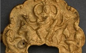На золотой пряжке ремня археологи обнаружили портрет кагана Гёктюрка