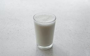 Министр финансов Латвии не знает сколько стоит литр молока