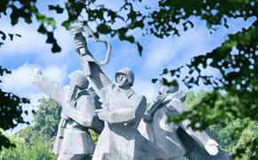Божена Рынска сравнила памятник Освободителям Риги от немецко-фашистских захватчиков - «биде»