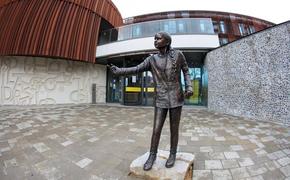 Университет Винчестера перенёс статую Греты Тунберг подальше от главного входа