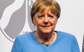 Bild: в Гамбурге установили статую обнаженной женщины, похожую на Меркель