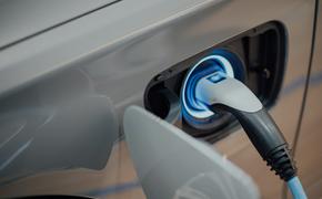 Автоэксперт Сажин: необходимо адаптировать электромобили к низким температурам