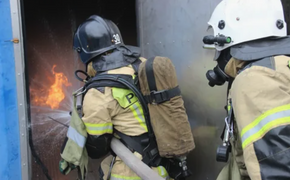 В Хабаровске десять человек эвакуировали из горящего дома