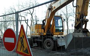 На дамбе Петербурга перекрыли две полосы движения из-за ремонта дороги