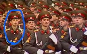 Главком ВСУ Сырский в парадном строю на Красной площади