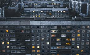 В Оренбурге пенсионерка выжила после падения с пятого этажа
