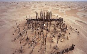 Археологи изучают ДНК мумий похороненных в гробах в форме лодок в пустыне