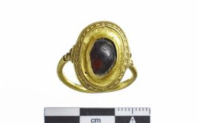 Найдено редкое золотое кольцо эпохи Меровингов