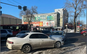 В Хабаровске водитель пострадала в аварии с тремя машинами