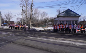 На железноодорожной станции в Хабаровске прошла акция к 8 Марта