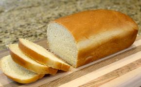 Диетолог Гинзбург: Потребление белого хлеба приводит к гипертонии и диабету