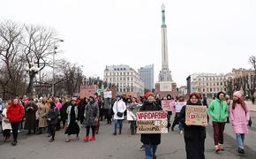 В Риге прошел марш женщин против насилия в семье