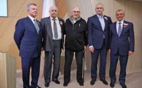 Депутаты Госсовета Крыма были удивлены Михалкову с палочкой
