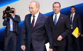 Медведев поздравил Путина с блестящей победой
