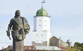 Русский город Выборг и памятник шведскому оккупанту