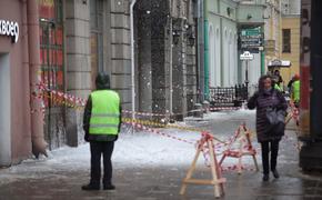 Петербуржцы массово жалуются на несанкционированные надписи на стенах