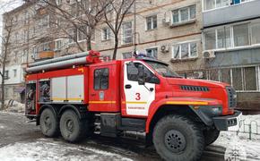Хабаровские пожарные спасли восемь человек из горящего дома