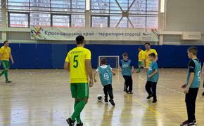 В Краснодаре для детей участников СВО организовали встречу с именитыми спортсмен