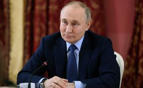 Путин подписал закон, запрещающий увольнять вдов ветеранов боевых действий