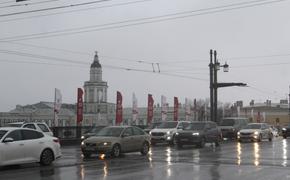 Из-за сильного ветра в Петербурге ввели «желтый» уровень погодной опасности