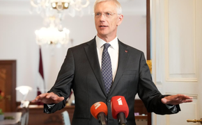 Экс-премьер Латвии Кариньш мечтает о мягком кресле