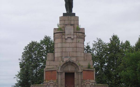 В Костроме памятник Ленину занял место предназначенное монументу, посвященному 300-летию дома Романовых