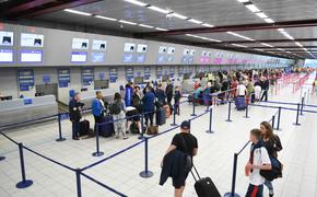 Петербуржца не пустили на самолет до Мексики из-за российского паспорта