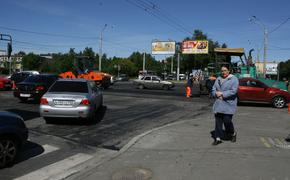 Петербуржцы жалуются на торчащую из дороги арматуру на Плесецкой