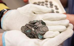 В древней могиле археологи обнаружили множество серебряных монет XII века