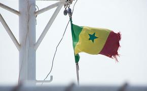Сенегал пинком гонит всё колониальное французское, в том числе язык