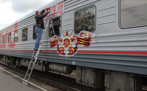 «Парад паровозов» прошел в Петербурге в преддверии Дня Победы