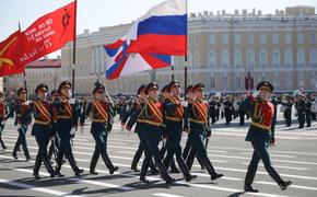 На Дворцовой площади стартовал парад в честь Дня Победы 