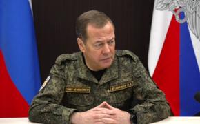 Медведев: ответ России на атаки западных ракет полетит не только в Киев