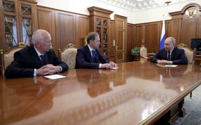 Путин обсудил ситуацию в российской промышленности с Мантуровым и Чемезовым 