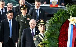 Владимир Путин возложил цветы к памятнику советским воинам в Харбине в Китае
