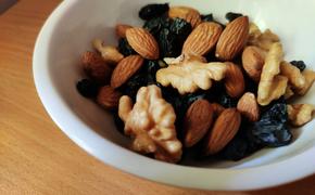 Грецкие орехи и миндаль улучшают работу мозга