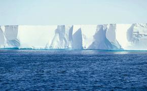 Самый большой шельфовый ледник в Антарктиде ведет себя странно