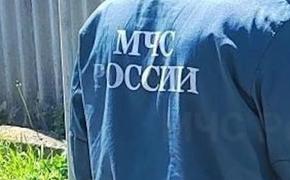 На месте обстрела жилого дома в Луганске из-под завалов спасли семь человек