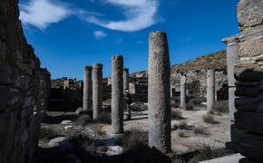 Древнегреческое святилище медленно погружается в Эгейское море