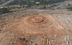 4000-летнее каменное здание обнаружено на вершине критского холма