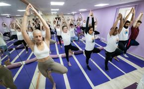 В Хабаровске в десятый раз отметили Международный день йоги