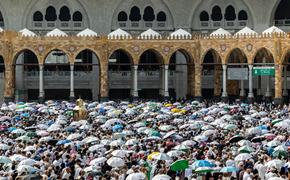 Более 550 паломников, совершающих хадж, погибли в Мекке из-за жары