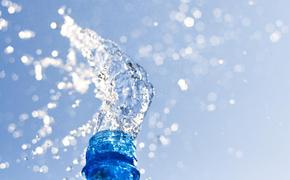 Солнечный свет и пластик делают бутилированную воду не пригодной для питья